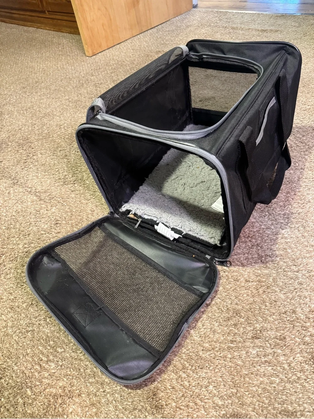 Black Foldable Pet Carrier with Gray Sherpa Pad